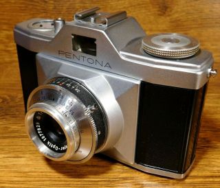 Zeiss Ikon Pentona 35mm Camera With Trioplan Lens 45 Mm F/3.  5 C.  1956