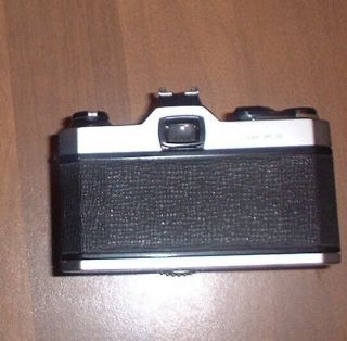 PENTAX K1000 CAMERA BODY AND LENS ZOOM F - 28 - 70MM AUTO NO.  897318 LENS COVERS 2