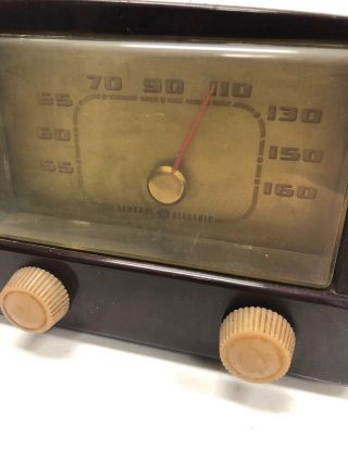 Vintage General Electric Model 400 Bakelite Tube Radio 3