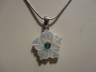 Vintage Sterling Silver Emerald & Mother Of Pearl Flower Necklace