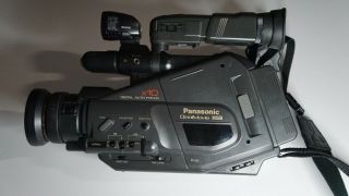 Vintage Panasonic Pv - 332 Omnimovie Vhs Camcorder 1992 3 Batteries And Charger