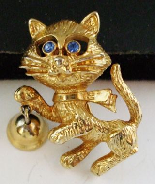 Pretty Vintage Avon Gold Tone Kitty Cat Pin Brooch W/bell & Blue Rhinestone Eyes