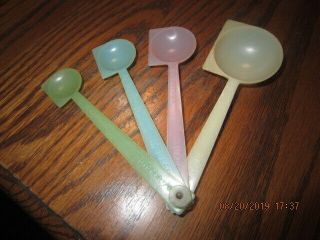 Vintage Tupperware Measuring Spoons Set Of 4 Pastel 42 43 44 45