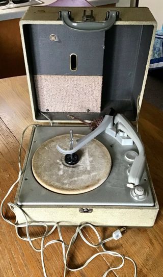 Vintage Triomatic Vm Voice Of Music Record Player Turntable Portable Model 990b