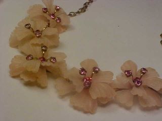Unique Vintage Goldtone & Pink Lucite/Rhinestone Flower Necklace & Earrings Set 3
