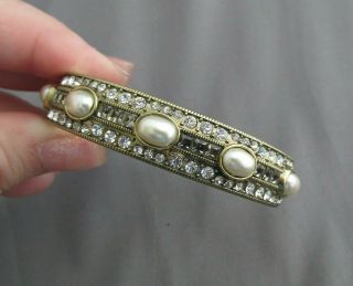 Vintage Heidi Daus Gold Tone Chunky Rhinestone Faux Pearl Bangle Hinge Bracelet