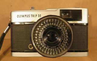 Olympus Trip 35 35mm Point & Shoot Film Camera W/1:2.  8 Zuiko Lens/ Made In Japan