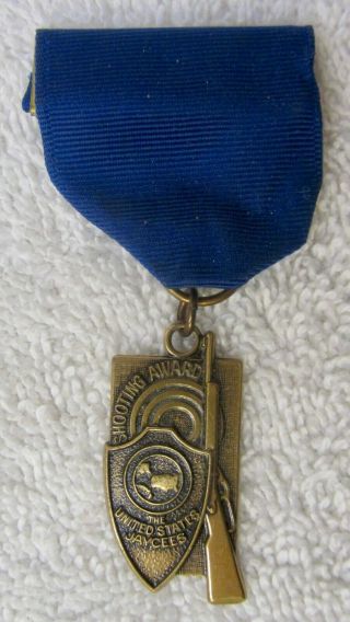 Vintage U.  S.  Jaycees Rifle Shooting Award Medal Boy Scout Pin Badge Marksmanship