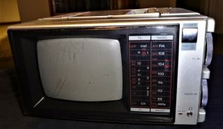 Vintage Goldstar Kma - 0506 Portable 5 " Black White Tv Fm Am Stereo Radio