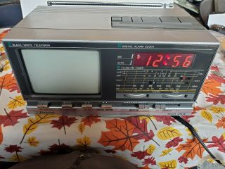 Emerson Bcr 45a Black And White Portable Television/am - Fm Radio/alarm Clock 1984