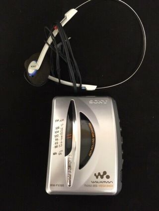 Sony Walkman Wm - Fx195 Mega Bass With Headphones & Belt Clip And