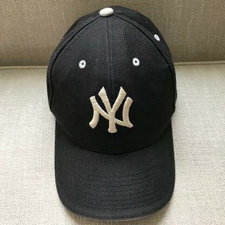 Mlb Yankees Ballcap.  Black W/white Logo.  City Hunter One Size