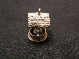 Vintage Silver Charm Of A Wishing Well Which Weighs 4.  9 Grammes 35