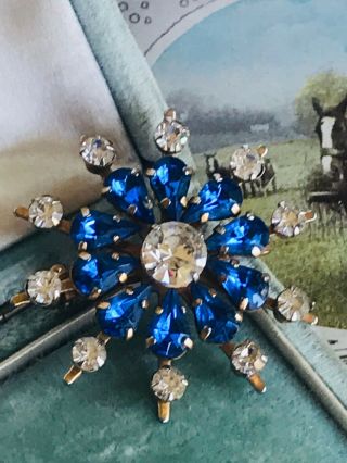 Sparkling Vintage Art Deco Blue & Clear Rhinestone Cocktail Pin Wheel Brooch Pin