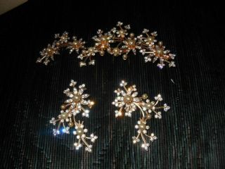 Vintage Gold Tone Rhinestone & Pearl (faux?) Brooch / Pin And Earrings Set