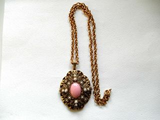 Vintage Avon Pendant Necklace Queen Anne’s Lace Pink ' Stone ' Faux Pearls 2