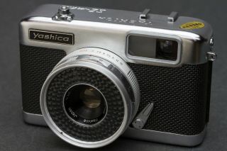 Yashica Ez - Matic 126 Film Camera With Yashinon 37mm F/2.  7 Lens