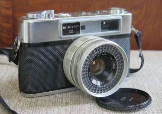 Yashica Minister Iii Rangefinder 35mm Film Camera F2.  8 Lens W/metal Cap