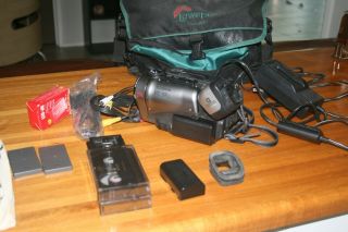 Canon Uc - X2hie Hi8 8mm Video Camera Plus Batteries,  Bag,  Instructions,  Tapes