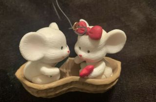 Vintage Lustre Fame 1992 Traditions Christmas Ornament Baby Mice In Peanut Shell
