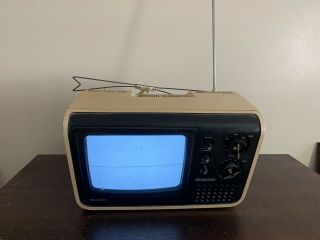 Vintage Panasonic Tr - 729 Solid State White Television Made In Japan