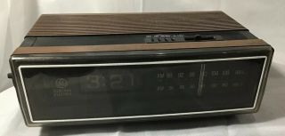 Vintage Ge Flip Clock Radio General Electric 7 - 4305c Am Fm Alarm Wood Grain Good