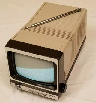 Vintage 1984 Panasonic Tr - 5111t 5 " Mini Portable Tv Am/fm Radio - No Cord