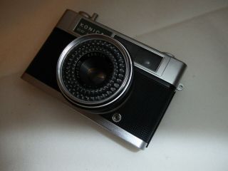 Konica EE - Matic Deluxe Hexanon 1:2.  8 f=40mm lens Rangefinder 35mm Film camera 2