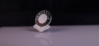 Newcastle United - The Magpies Vintage Gomm Badge
