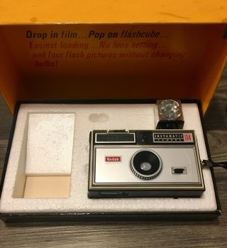 Vintage Kodak Instamatic 104/outfit Camera With Flashbulb & Box.