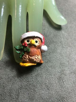 Vintage 1 1/2” Tall Christmas Holiday Owl Hallmark Cards Inc.  Pin B4