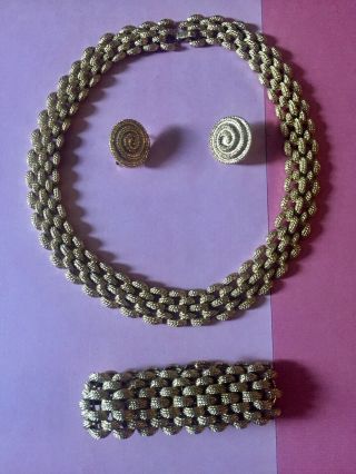 Vintage Gold Tone Metal Necklace Chain Designer Monet Retro Fashion Jewelry Set
