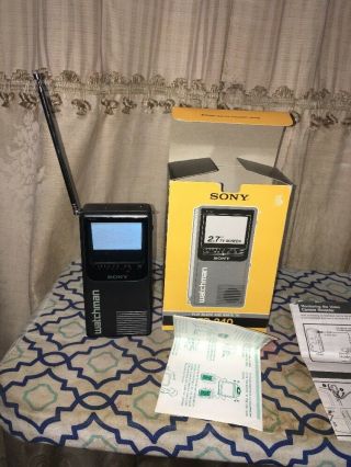Sony Watchman Fd - 240 Portable Tv Battery Operated Black & White Tv
