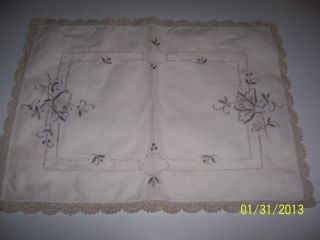 Pretty Vintage Ecru Embroidered Cotton Doily With Crochet Lace Edge 12x15
