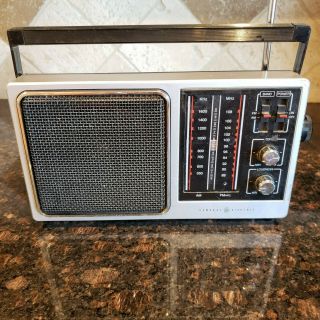 Ge Am/fm Portable Radio Model 7 - 2857a General Electric Vintage