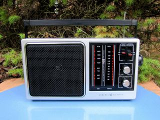 Vintage 1980’s Ge General Electric Am/fm Portable Radio 7 - 2857a W/2 - Way Power