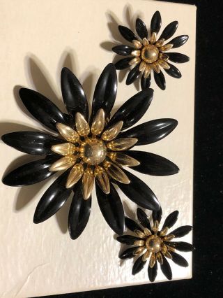 Vintage Signed Sarah Coventry Black Enameled Flower Brooch And Earrings