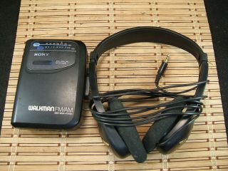 Vintage Sony Walkman Radio Cassette Player Model Wm - Fx101 & Headphones
