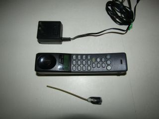 Motorola Omega Series - Brick Cellular Portable Phone,  Charger - Antenna