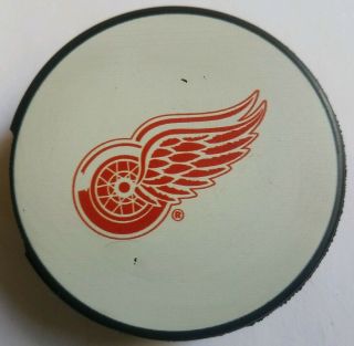 Chuck Mia Detroit Red Wings Nhl Inglasco Official Hockey Puck Made In Slovakia
