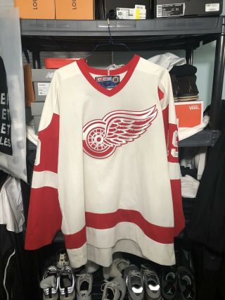 Vintage Detroit Red Wings Steve Yzerman 19 Ice Hockey Nhl Ccm Jersey Size2xl