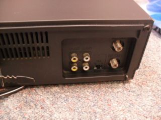 RCA VR - 525 VHS VCR Plus,  VCR,  4 - head VCT with RCA Cable 2