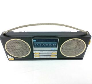 Realistic Am / Fm Stereo Mate Model No.  12 - 705 Portable Radio Tandy Corporation