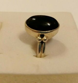 Vintage Sterling silver ring with central black onyx cabochon size P/Q 2