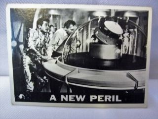 Vintage 1966 Lost In Space Topps Trading Card - 18 “a Peril”