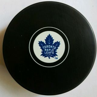 Toronto Maple Leafs Nhl Inglasco Official Hockey Puck Made N Slovakia Basic Logo