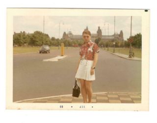 Vtg Photo Pretty Young Woman Swinging 1960 