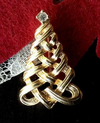 Vtg Rhinestone Christmas Tree Brooch Avon Gold Tone Crystal Star Holiday Pin