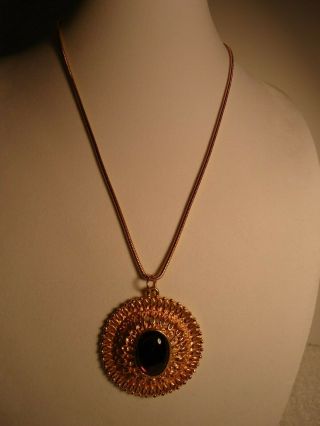 Vintage Chunky Gold Tone & Purple Glass Stone Pendant Necklace.