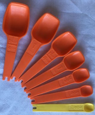 Tupperware Vintage Measure Spoon Set Complete 7 Piece Orange Yellow No Ring